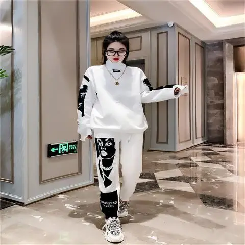 2021 Black and White Graffiti Anime Sweater Suit Female 2020 Autumn and Winter New Leisure Student Style Sports Two-Piece Set
2021 Black and White Graffiti Anime Sweater Suit Female 2020 Autumn and Winter New Leisure Student Style Sports Two-Piece Set