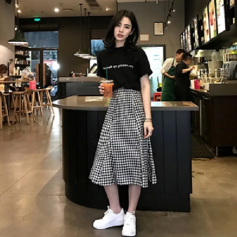 Women's Fashion Two Piece Set 2020 Summer New Large Korean Short Sleeve Letter T-Shirt tops Plaid Skirt suit Holiday Pullover
Women's Fashion Two Piece Set 2020 Summer New Large Korean Short Sleeve Letter T-Shirt tops Plaid Skirt suit Holiday Pullover