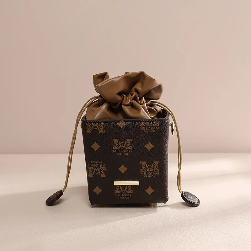 European and American Retro Box-shaped Bucket Bag 2021 New Chain Fashion Drawstring Shoulder Messenger Female Bag Neverful Bags
European and American Retro Box-shaped Bucket Bag 2021 New Chain Fashion Drawstring Shoulder Messenger Female Bag Neverful Bags