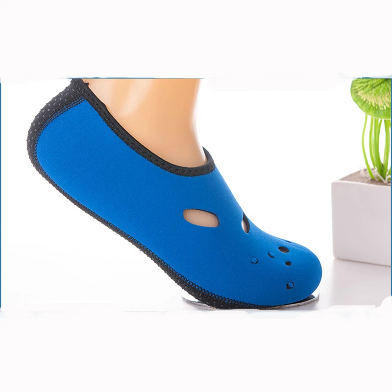 Quick Dry Swimming Fins Non-slip Seaside Beach Shoes Scuba Boot Shoes Anti-slip Snorkeling Sock Water Sports Workout Diving Shoe 
Quick Dry Swimming Fins Non-slip Seaside Beach Shoes Scuba Boot Shoes Anti-slip Snorkeling Sock Water Sports Workout Diving Shoe