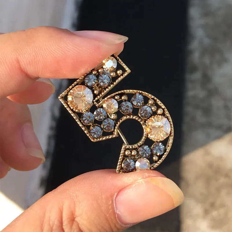 Luxury Brand Design Number 5 brooch Color Crystal Rhinestone Korean Brooches Accessories Jewelry
Luxury Brand Design Number 5 brooch Color Crystal Rhinestone Korean Brooches Accessories Jewelry