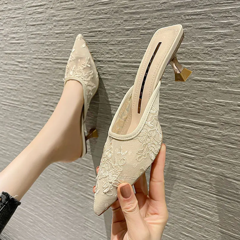 Korean leisure embroidered half drag high heels women's 2021 spring and summer new pointed thin heel back empty sandals
Korean leisure embroidered half drag high heels women's 2021 spring and summer new pointed thin heel back empty sandals