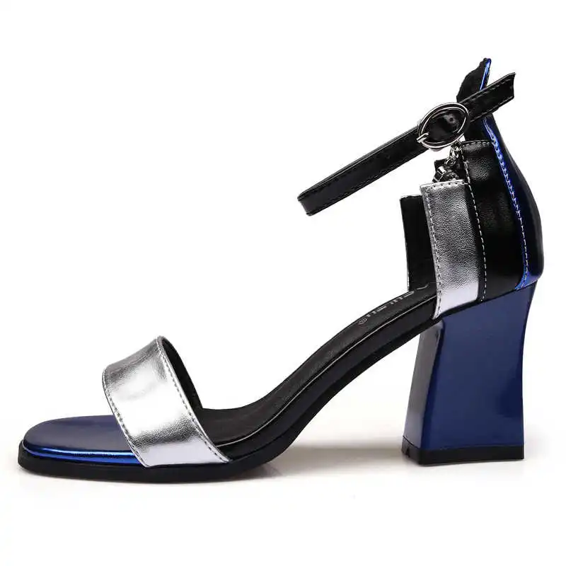 Sandals women's summer 2021 new leather medium heel thick heel student versatile open toe button Roman small high heel shoes 
Sandals women's summer 2021 new leather medium heel thick heel student versatile open toe button Roman small high heel shoes