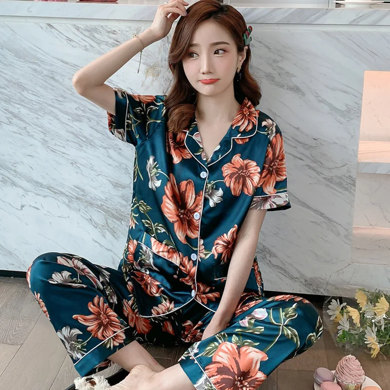 Silk Pajamas Ladies Cardigan Short-sleeved Trousers Suit Silk Two-piece Home Service Pajama Set Sleep Wear Satin Pajamas 
Silk Pajamas Ladies Cardigan Short-sleeved Trousers Suit Silk Two-piece Home Service Pajama Set Sleep Wear Satin Pajamas