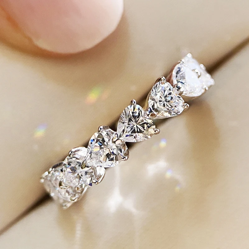 New Luxury Heart Rings Full Inlay Dazzling Moissanite Bridal Fashion Eternity Wedding Jewelry Women's Party Punk Accessories
New Luxury Heart Rings Full Inlay Dazzling Moissanite Bridal Fashion Eternity Wedding Jewelry Women's Party Punk Accessories