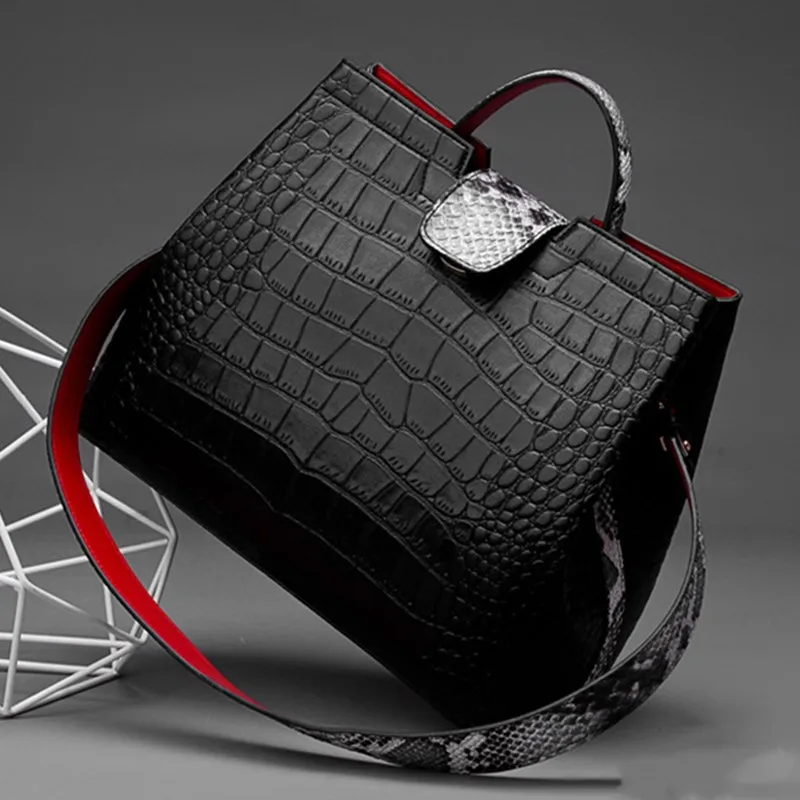 Women Luxury Fashion Genuine Leather Bucket Bags 2021 High-quality Broadband Messenger Bag Casual Shoulder Handbags Designer Bag 
Women Luxury Fashion Genuine Leather Bucket Bags 2021 High-quality Broadband Messenger Bag Casual Shoulder Handbags Designer Bag