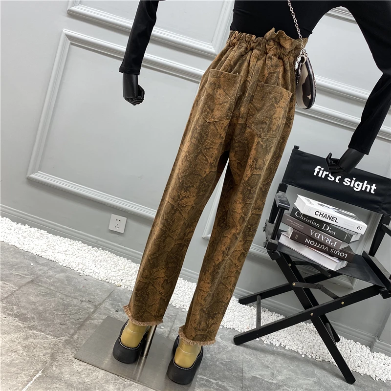 Niche Design 2021 New Irregular High-waisted Straight Pants With Snakeskin Print Retro Print Fur Hem Leg Length Pants
Niche Design 2021 New Irregular High-waisted Straight Pants With Snakeskin Print Retro Print Fur Hem Leg Length Pants