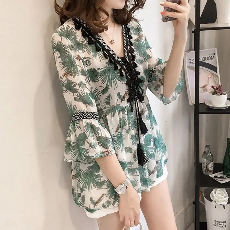 Summer New Style Women'S Loose Three-Quarter Sleeve Chiffon Bottoming Shirt Short-Sleeved Top
Summer New Style Women'S Loose Three-Quarter Sleeve Chiffon Bottoming Shirt Short-Sleeved Top