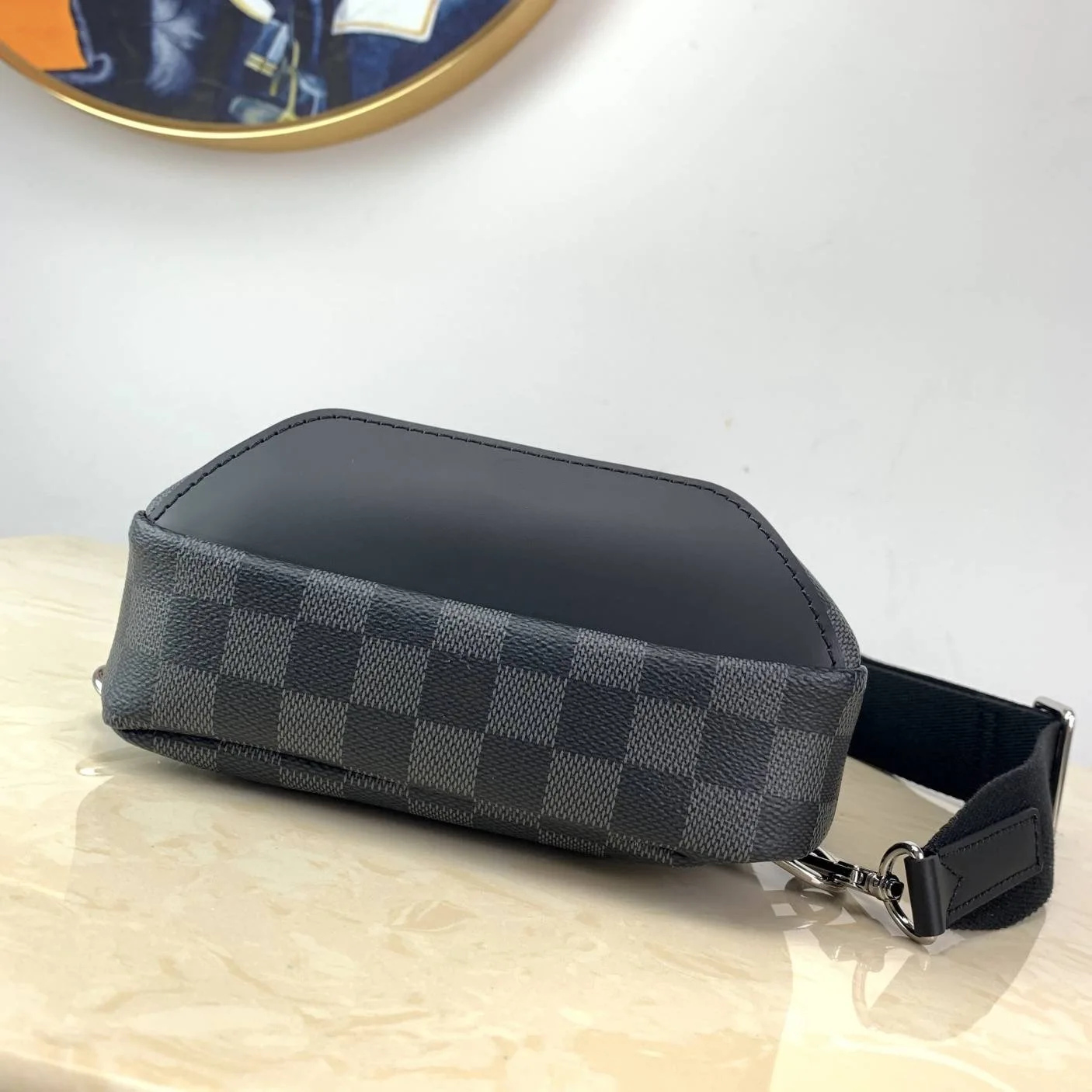New male man Bags Shoulder Bags luxury brand Designer chest bag real Leather Fashion boy Messenger Bag classic plaid Casualbag
New male man Bags Shoulder Bags luxury brand Designer chest bag real Leather Fashion boy Messenger Bag classic plaid Casualbag