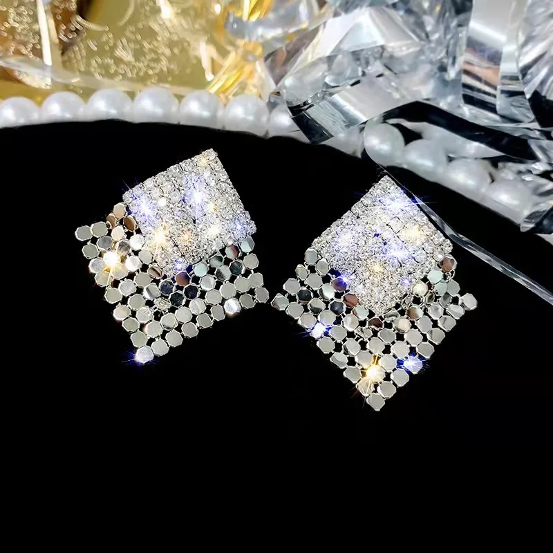 Silver needle simple rhinestone earrings female fashion square earrings Korea wholesale temperament earrings free shipping
Silver needle simple rhinestone earrings female fashion square earrings Korea wholesale temperament earrings free shipping