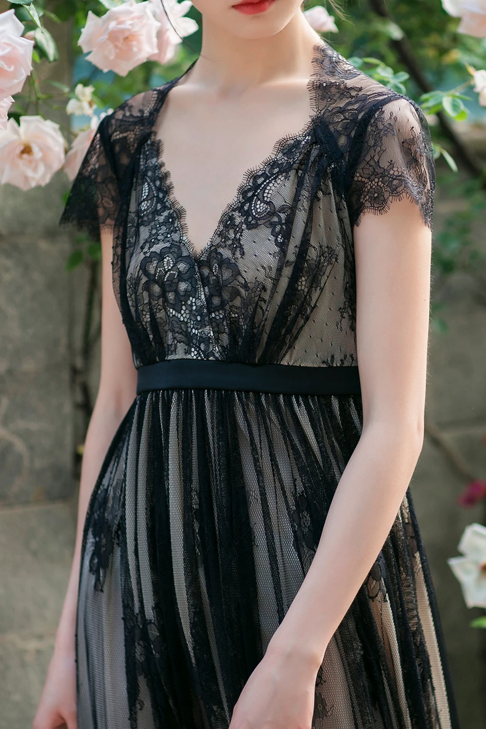 LYNETTE'S CHINOISERIE Summer Original Design Women Fairy Sexy V-neck Exquisite Black Lace Maxi Dress
LYNETTE'S CHINOISERIE Summer Original Design Women Fairy Sexy V-neck Exquisite Black Lace Maxi Dress