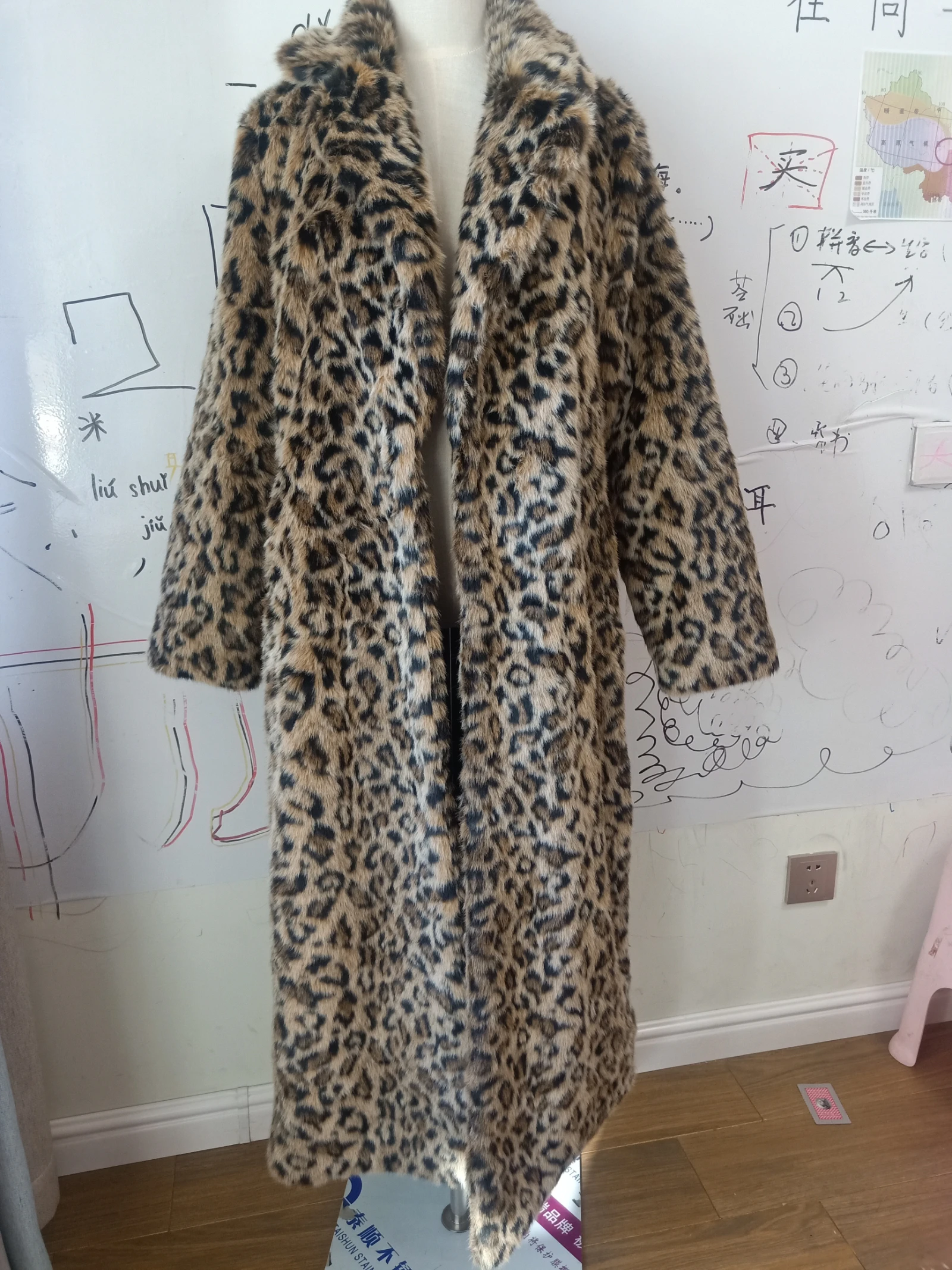 2019 Autumn Winter Women Faux Fur Leopard Long Coat Elegant Cotton Parka Trench Women Warm Fur Plush Coat Casual Slim Jacket Top
2019 Autumn Winter Women Faux Fur Leopard Long Coat Elegant Cotton Parka Trench Women Warm Fur Plush Coat Casual Slim Jacket Top