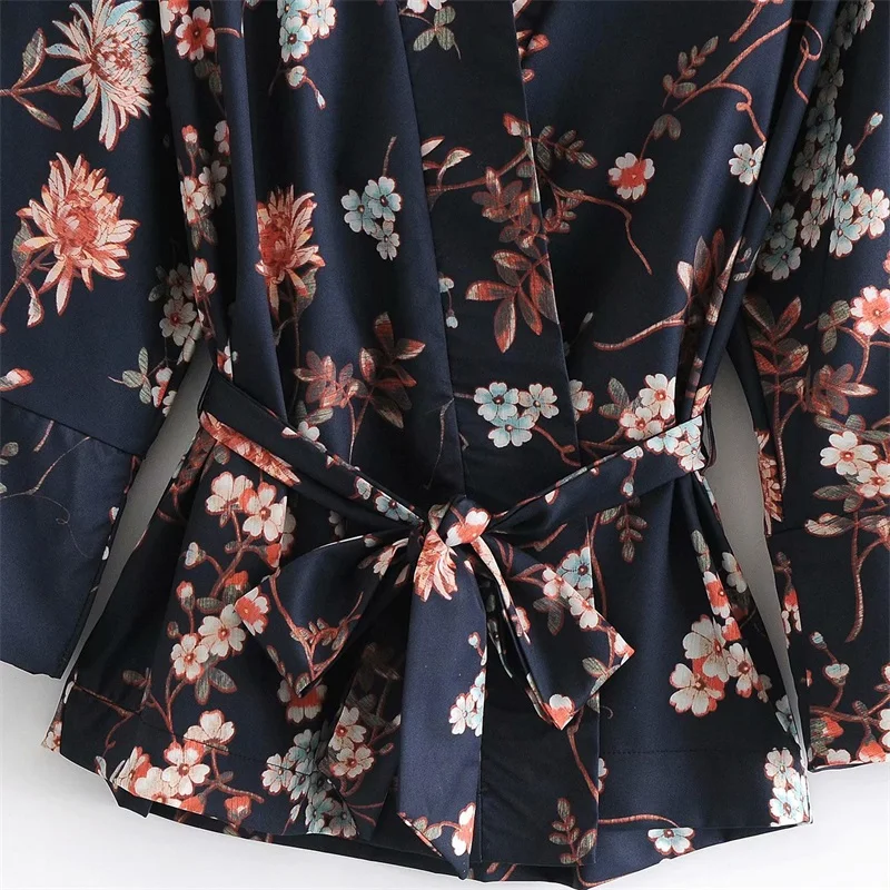 TRAF Women's 2021 Fashion Flower Printed V-neck Waist Band Loose Top Long Sleeve Blouse Streetwear
TRAF Women's 2021 Fashion Flower Printed V-neck Waist Band Loose Top Long Sleeve Blouse Streetwear