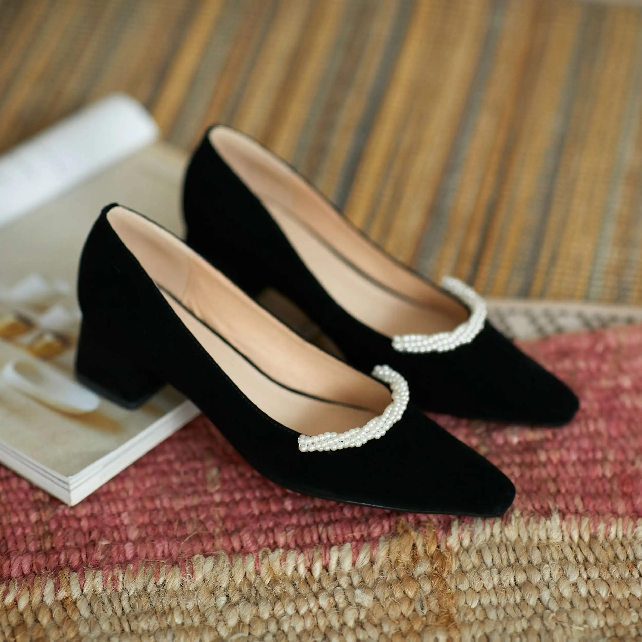 Krazing Pot sheep suede square toe med heel pearl decoration fairy style Korean street beauty lady sweet dating women pumps L26
Krazing Pot sheep suede square toe med heel pearl decoration fairy style Korean street beauty lady sweet dating women pumps L26