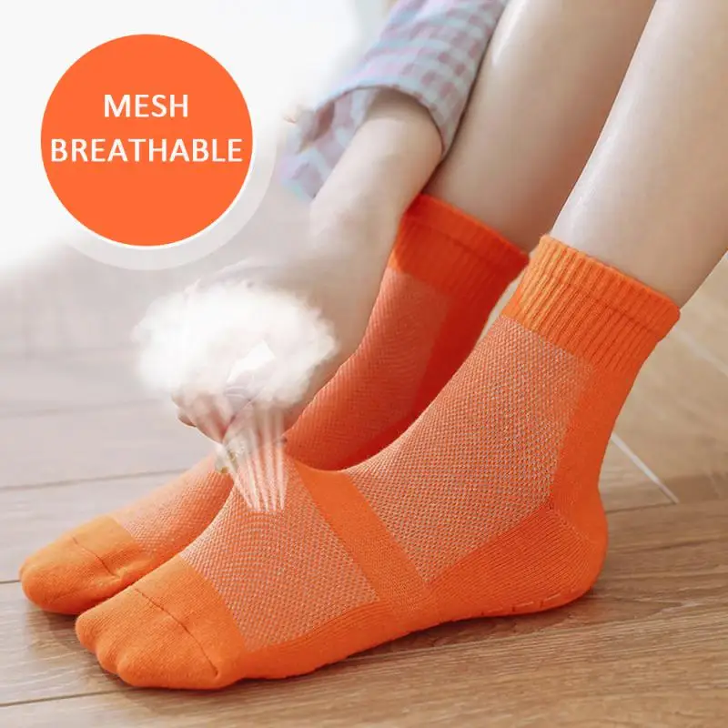 New Yoga Socks Women Anti Slip Silicone Pilates Ballet Socks Gym Fitness Sport Socks Cotton Breathable Elasticity Socks Hot 2021
New Yoga Socks Women Anti Slip Silicone Pilates Ballet Socks Gym Fitness Sport Socks Cotton Breathable Elasticity Socks Hot 2021