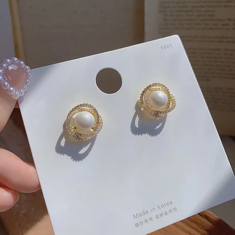 Little fragrance wind pearl earring female temperament 2020 new style stylish personality earrings French web celebrity versatil
Little fragrance wind pearl earring female temperament 2020 new style stylish personality earrings French web celebrity versatil