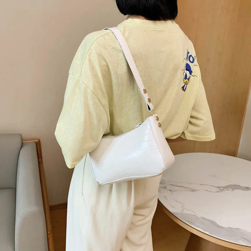 2022 модные женские сумки на плечо с цепочкой, плетеные матовые портативные квадратные Сумки из искусственной кожи, модная роскошная дизайне... 
2022 модные женские сумки на плечо с цепочкой, плетеные матовые портативные квадратные Сумки из искусственной кожи, модная роскошная дизайне...