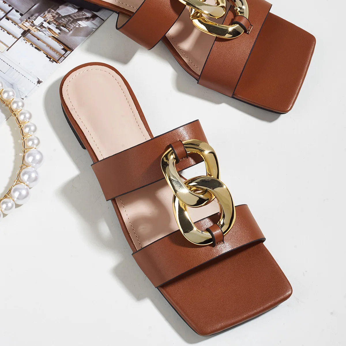 Zar a Woman 2021 Flat Shoes Spring Summer New Black Fashion Metal Chain Square Toe Women's Flat-Heeled Beach Sandals For Women 
Zar a Woman 2021 Flat Shoes Spring Summer New Black Fashion Metal Chain Square Toe Women's Flat-Heeled Beach Sandals For Women