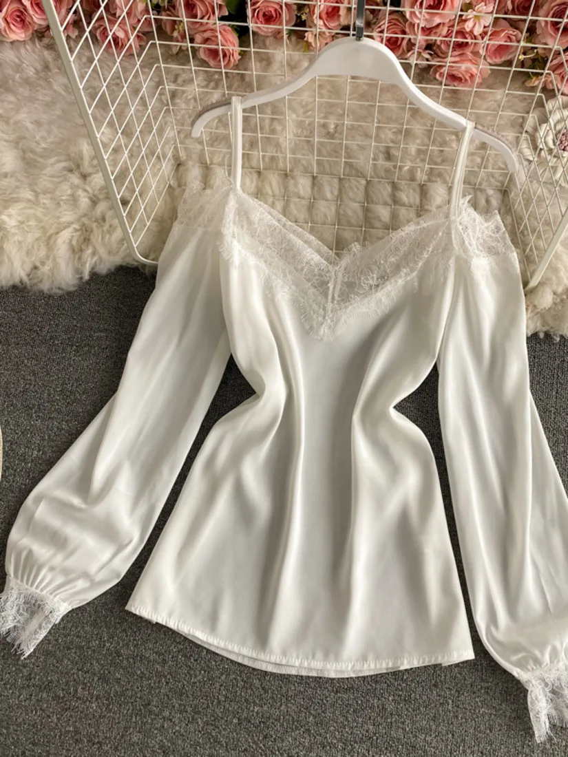 Fashion Sexy V-neck Lace Strap Top Shirt Women New Puff Sleeves Summer Autumn Thin Casual Blouse White Black Girls Clothes 2021 
Fashion Sexy V-neck Lace Strap Top Shirt Women New Puff Sleeves Summer Autumn Thin Casual Blouse White Black Girls Clothes 2021