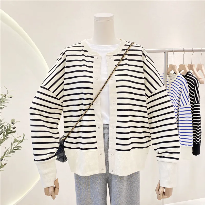 Куртка женская демисезонная тонкая в полоску, Повседневная Уличная одежда с длинным рукавом, свободная однобортная верхняя одежда с круглы... 
Куртка женская демисезонная тонкая в полоску, Повседневная Уличная одежда с длинным рукавом, свободная однобортная верхняя одежда с круглы...