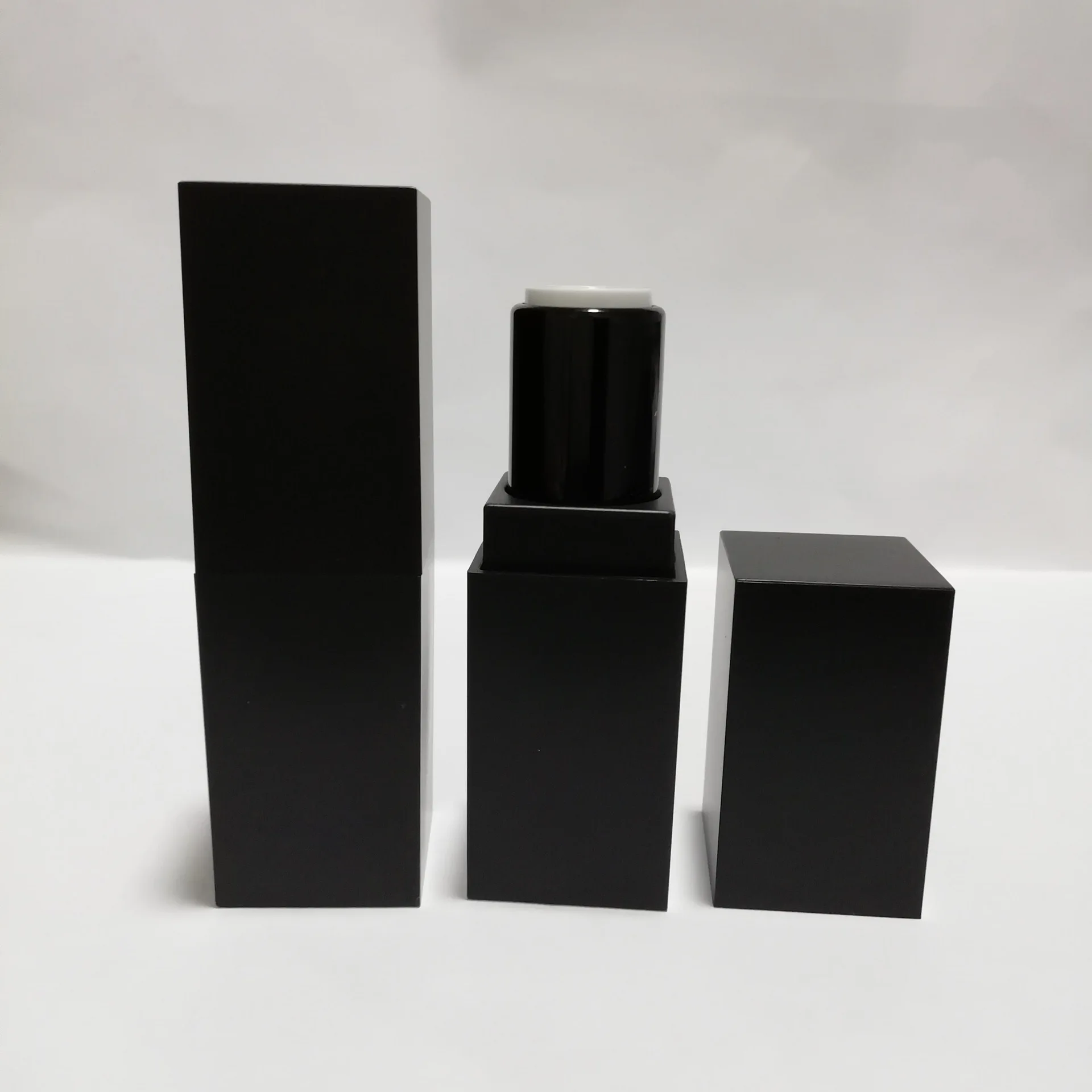 Free Shipping 200pcs empty high grade plastic lipstick tube ,black outer square shape inner DIY lipstick tube #396152
Free Shipping 200pcs empty high grade plastic lipstick tube ,black outer square shape inner DIY lipstick tube #396152
