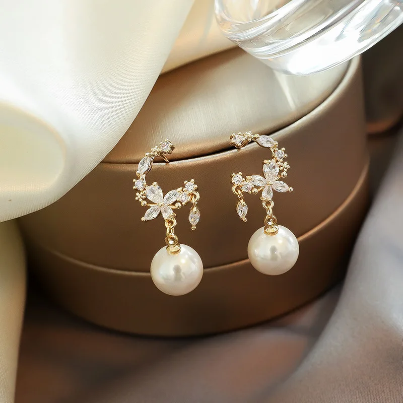 2021 New Trendy Pearl Flower Dangle Earrings For Women Korean Style Heart Shaped Rhinestone Earring Sweet Girl Elegant Jewelry
2021 New Trendy Pearl Flower Dangle Earrings For Women Korean Style Heart Shaped Rhinestone Earring Sweet Girl Elegant Jewelry