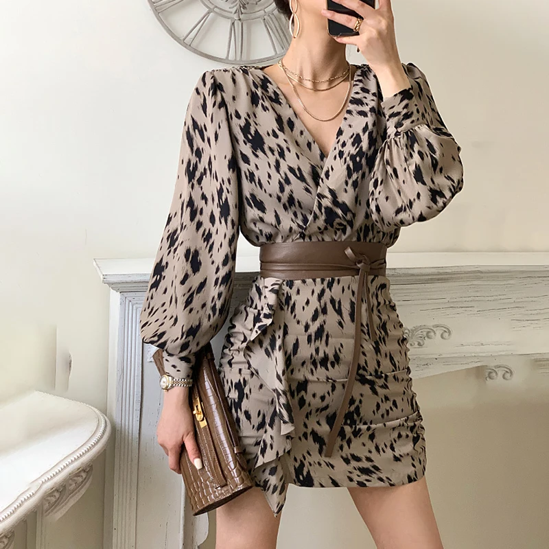 Leopard Print Spring Mini Dress Women Vintage Lantern Sleeve V-Neck High Waist with Belt Loose Ruffles Sheath Bodycorn 2021 Z452
Leopard Print Spring Mini Dress Women Vintage Lantern Sleeve V-Neck High Waist with Belt Loose Ruffles Sheath Bodycorn 2021 Z452