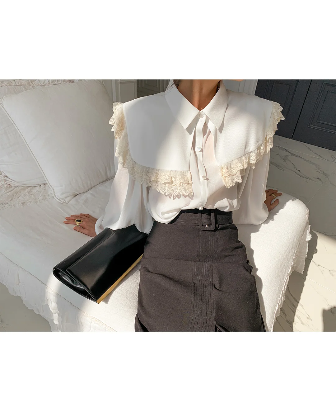 New Arrival Spring Elegant Tops Women Shirt Blusas Sexy Lace Stitching Lantern Sleeve Korean Style Solid Loose Blouse
New Arrival Spring Elegant Tops Women Shirt Blusas Sexy Lace Stitching Lantern Sleeve Korean Style Solid Loose Blouse