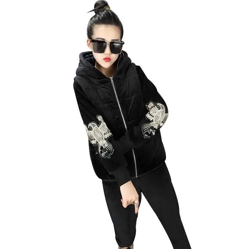 Fall / winter 2020 new set women Plush thickened cotton vest Korean gold velvet sweater three piece set
Fall / winter 2020 new set women Plush thickened cotton vest Korean gold velvet sweater three piece set
