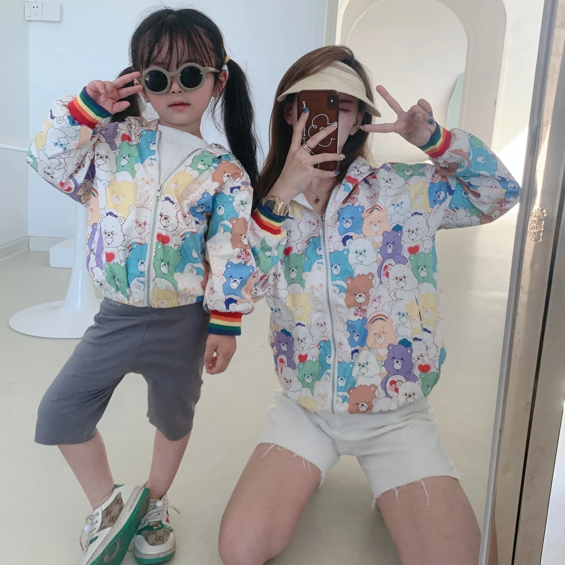 2021 Mother kids clothing bear pattern rainbow colourful hooded kids jacket spring autumn girls boys outerwear jacket
2021 Mother kids clothing bear pattern rainbow colourful hooded kids jacket spring autumn girls boys outerwear jacket