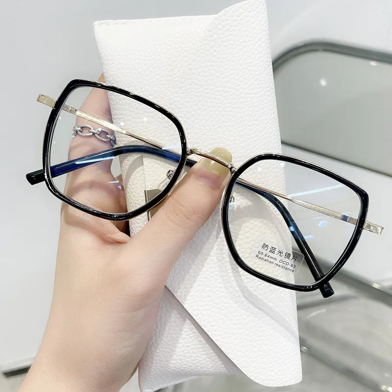 Anti-Blue Light Glasses 2021 New Women Eyeglasses Frame Computer Optical Clear Spectacle Eye Glasses Vintage Metal Eye Wear
Anti-Blue Light Glasses 2021 New Women Eyeglasses Frame Computer Optical Clear Spectacle Eye Glasses Vintage Metal Eye Wear