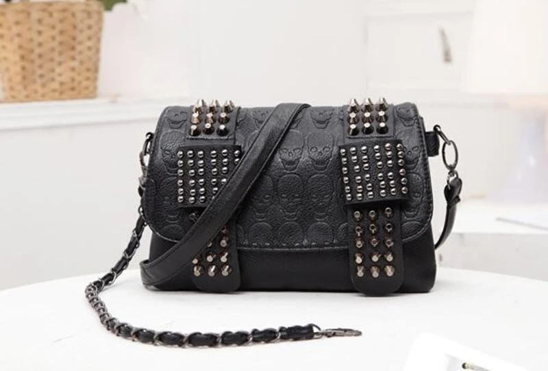 Women Black Leather Messenger Bags Fashion Vintage Messenger Cool Skull Rivets Shoulder Bags sac a main bolsa
Women Black Leather Messenger Bags Fashion Vintage Messenger Cool Skull Rivets Shoulder Bags sac a main bolsa