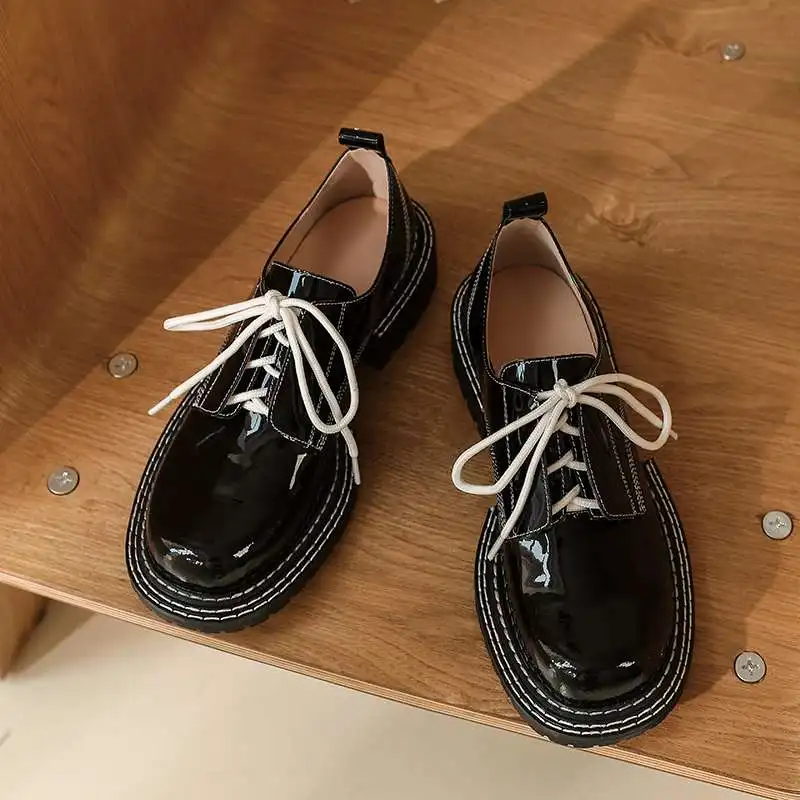 Krazing Pot big size patent leather round toe med heel retro fashion preppy style young lady streetwear leisure women pumps L8f1 
Krazing Pot big size patent leather round toe med heel retro fashion preppy style young lady streetwear leisure women pumps L8f1