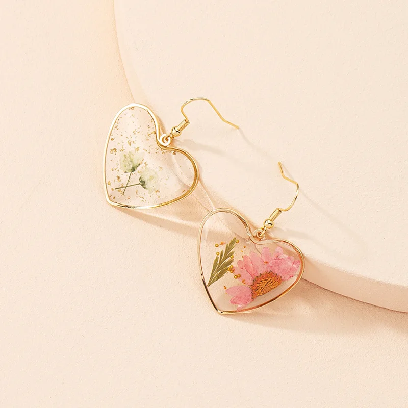 South Korea Ins Retro Temperament Dried Flower Love Pendant Earrings Female New Street Style Transparent Resin Earrings Jewelry
South Korea Ins Retro Temperament Dried Flower Love Pendant Earrings Female New Street Style Transparent Resin Earrings Jewelry