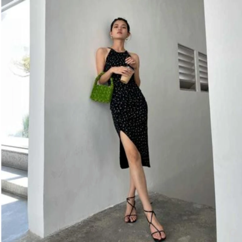 Female Halter Neck Thin Suspender Dresses Women Summer Split Floral Black Long Dress Female Sleeveless Round Neck A-line Skirt
Female Halter Neck Thin Suspender Dresses Women Summer Split Floral Black Long Dress Female Sleeveless Round Neck A-line Skirt