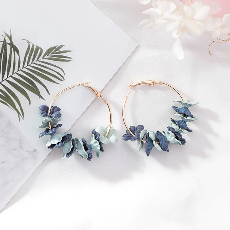 Summer Holiday Beach Style Flower Hoop Earrings Bohemia Trends Dangler Eardrop Hoop Earrings
Summer Holiday Beach Style Flower Hoop Earrings Bohemia Trends Dangler Eardrop Hoop Earrings