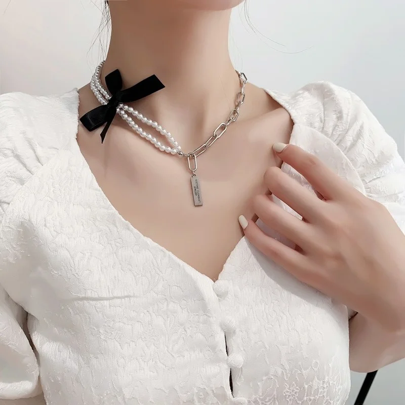 U-Magical French Vintage Black Bowknot Faux Pearl Pendant Necklace for Women Double-Layer Beaded Chunky Chain Necklace Jewelry
U-Magical French Vintage Black Bowknot Faux Pearl Pendant Necklace for Women Double-Layer Beaded Chunky Chain Necklace Jewelry
