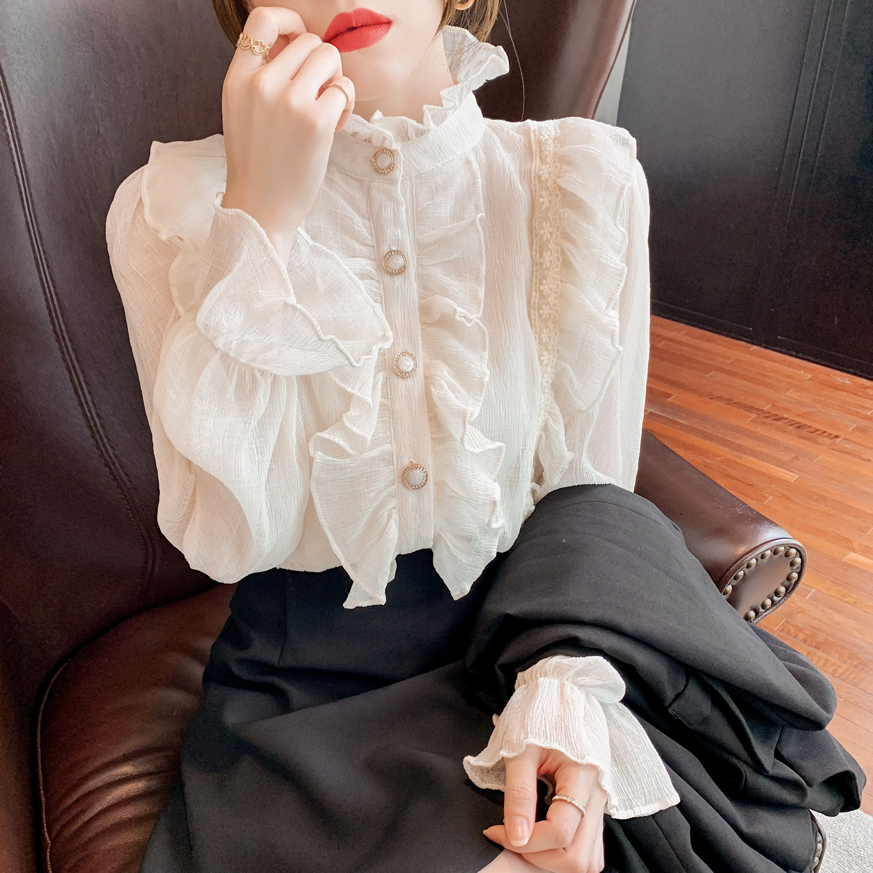 Ruffle Chiffon Shirt Women's Autumn 2021 New French Style Unique Court Style Top Ear Edge Stand Collar Long Sleeve Fashion Shirt
Ruffle Chiffon Shirt Women's Autumn 2021 New French Style Unique Court Style Top Ear Edge Stand Collar Long Sleeve Fashion Shirt