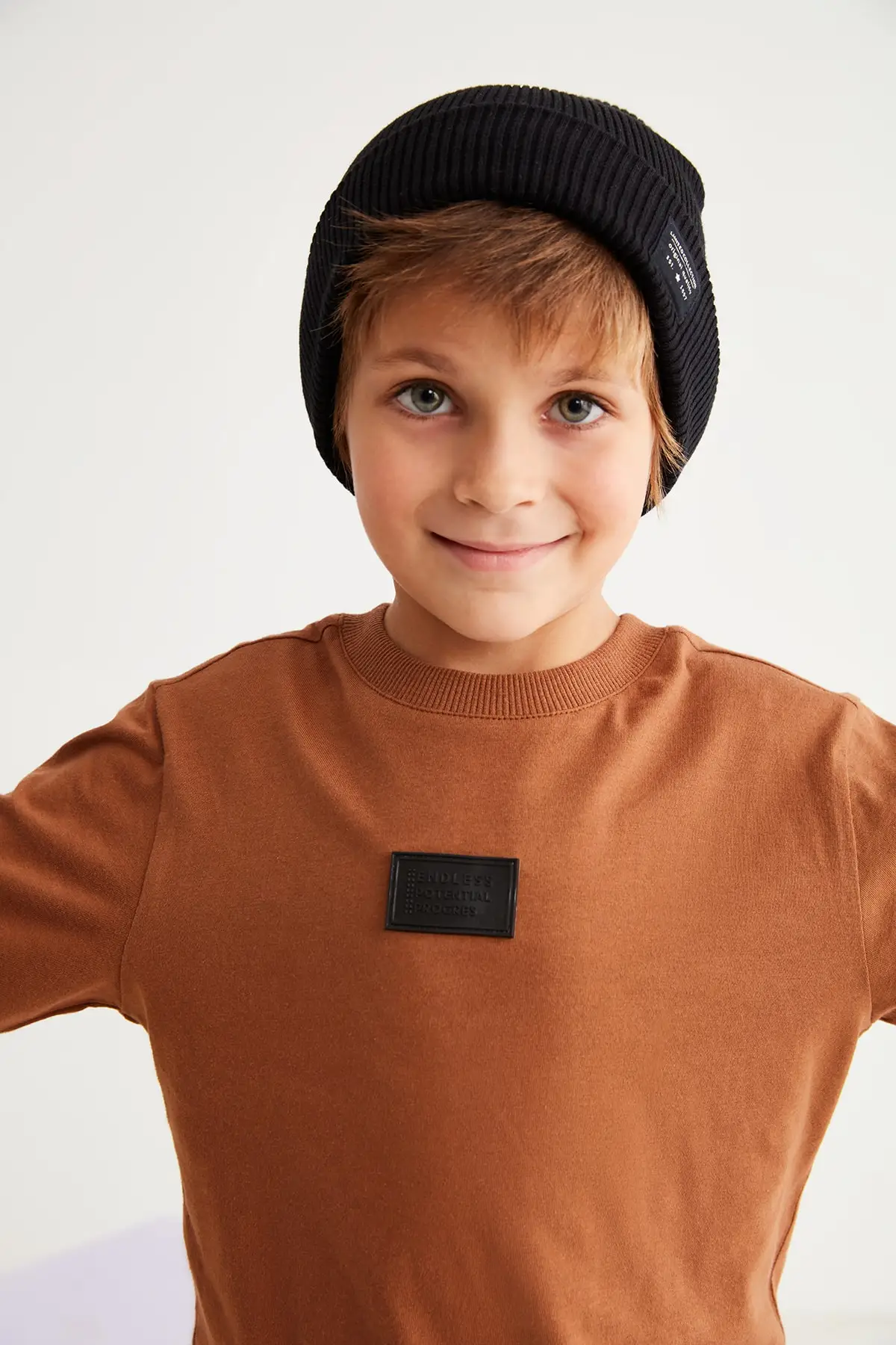 SB Jad Boy Cotton Brown Basic Crew Neck Long Sleeve Spring Autumn Modern Casual Casual Stylish T-shirt
SB Jad Boy Cotton Brown Basic Crew Neck Long Sleeve Spring Autumn Modern Casual Casual Stylish T-shirt