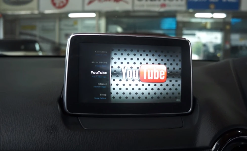 Автомобильный мультимедийный плеер проигрыватель со встроенным Wi-Fi и GPS bluetooth для