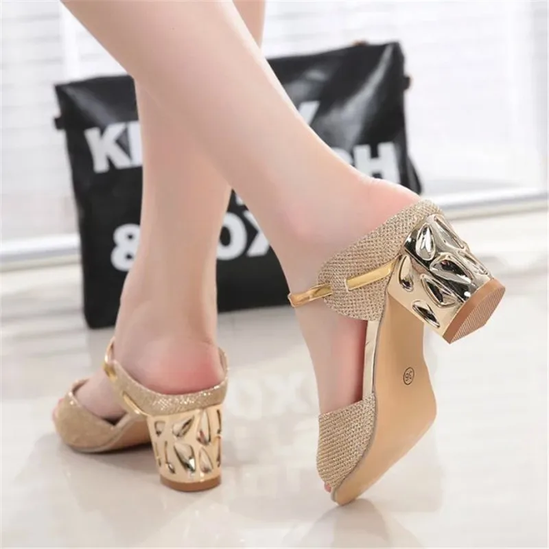 2021 Women Open Toe Sandals Summer Fashion Bling Shoes Woman Thick Heel Slippers Sexy Hollow Sandals for Women Gold Silver
2021 Women Open Toe Sandals Summer Fashion Bling Shoes Woman Thick Heel Slippers Sexy Hollow Sandals for Women Gold Silver