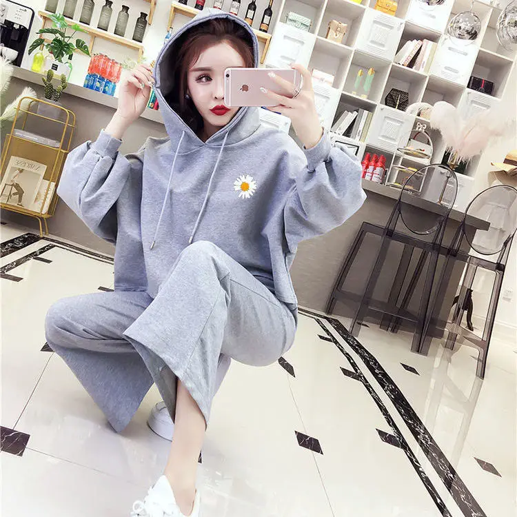 Spring and autumn cotton fashion suit women's hooded long sleeve sweater loose wide leg pants casual two piece set
Spring and autumn cotton fashion suit women's hooded long sleeve sweater loose wide leg pants casual two piece set