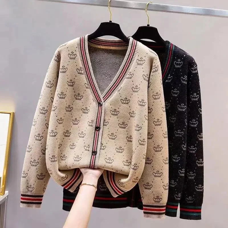 Knitted cardigan women's 2021 spring and autumn new fashion soft waxy loose casual retro thick leopard print sweater jacket
Knitted cardigan women's 2021 spring and autumn new fashion soft waxy loose casual retro thick leopard print sweater jacket