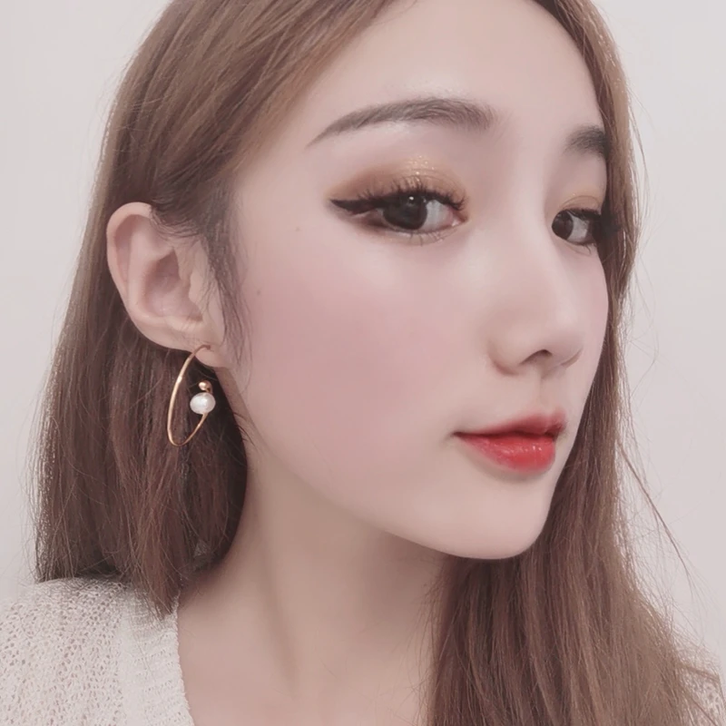 HANGZHI New Fashion Design Gold Metal Curved Circle Spiral Geometric Round Pearl Big Hoop Earrings for Women Girl Jewelry gift
HANGZHI New Fashion Design Gold Metal Curved Circle Spiral Geometric Round Pearl Big Hoop Earrings for Women Girl Jewelry gift