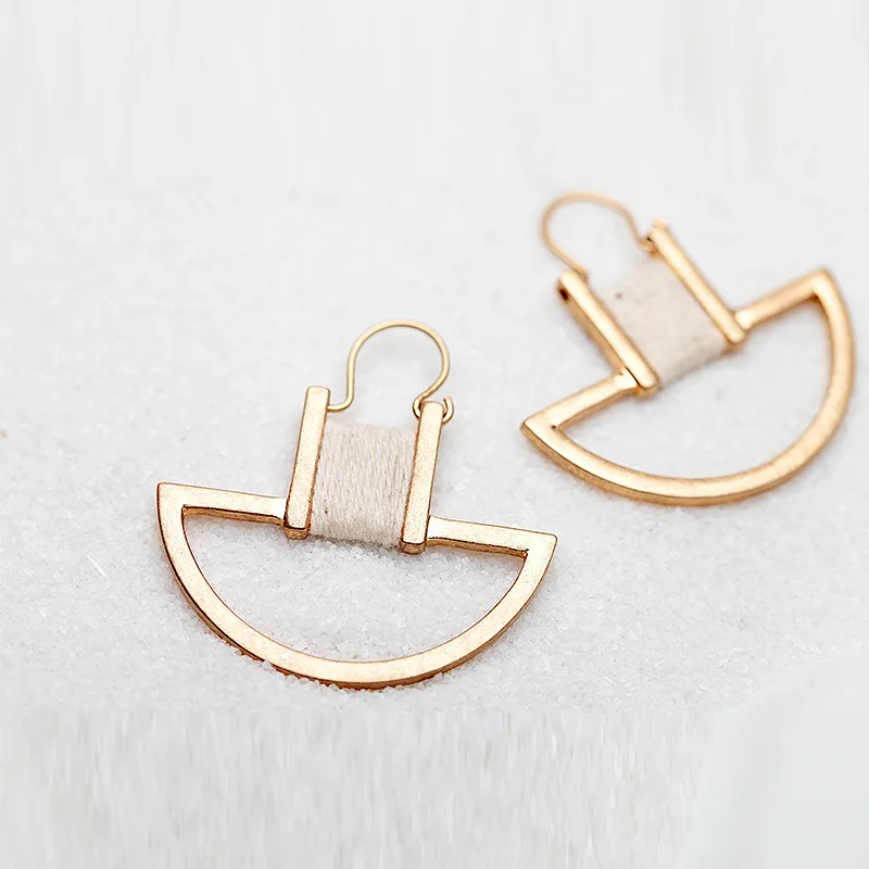 Environmentally Friendly Alloy Geometry Dangle Earrings for Women Girls Winding Fashion Design Pendant Drop Earring Jewelry Gift
Environmentally Friendly Alloy Geometry Dangle Earrings for Women Girls Winding Fashion Design Pendant Drop Earring Jewelry Gift