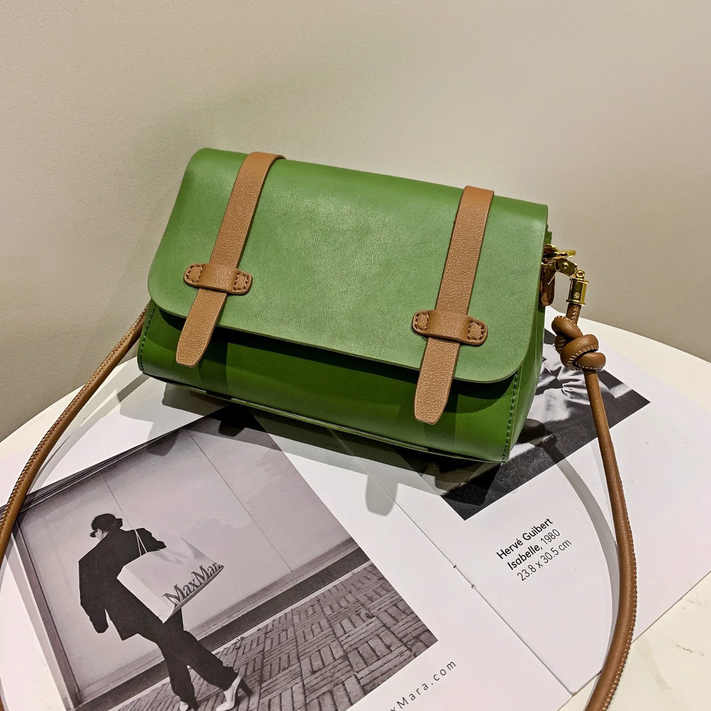 England Style Stylish Satchel Green Women Messenger Bag 100% Genuine Leather Female Shoulder Crossbody Bag Hit Color Daily Purse
England Style Stylish Satchel Green Women Messenger Bag 100% Genuine Leather Female Shoulder Crossbody Bag Hit Color Daily Purse