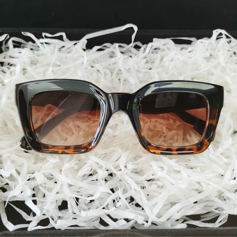 2020 cuadrado de lujo gafas de sol mujer marca disenador gafas de sol Vintage gafas de sol para mujer gafas de mujer UV400
2020 cuadrado de lujo gafas de sol mujer marca disenador gafas de sol Vintage gafas de sol para mujer gafas de mujer UV400