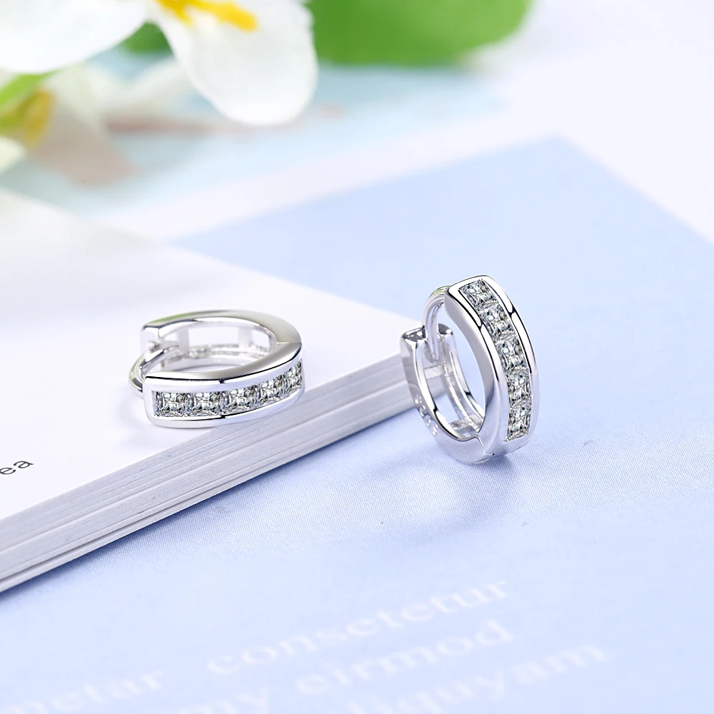 Real 925 Sterling Silver Minimalist Geometric Clear Zirconia Crystal Round Hoop Earrings For Women Party Fine Jewelry Accessory
Real 925 Sterling Silver Minimalist Geometric Clear Zirconia Crystal Round Hoop Earrings For Women Party Fine Jewelry Accessory