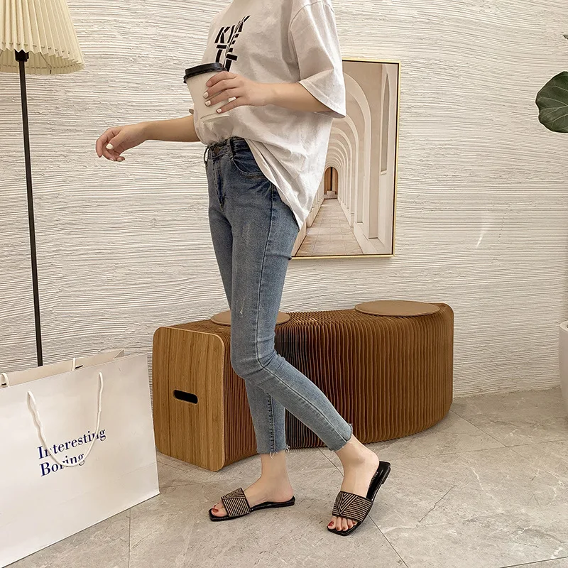 One-word Sandals and Slippers 2021 Fashionable New Style Square Head Thick Heel Outer Wear Comfortable Fashionable Slippers
One-word Sandals and Slippers 2021 Fashionable New Style Square Head Thick Heel Outer Wear Comfortable Fashionable Slippers