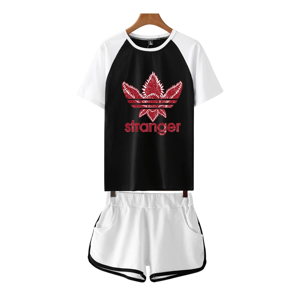 Женский комплект из двух предметов «очень странные дела» 
Женский комплект из двух предметов «очень странные дела»